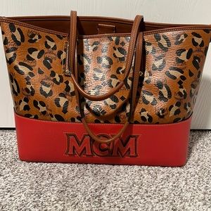 MCM shopper